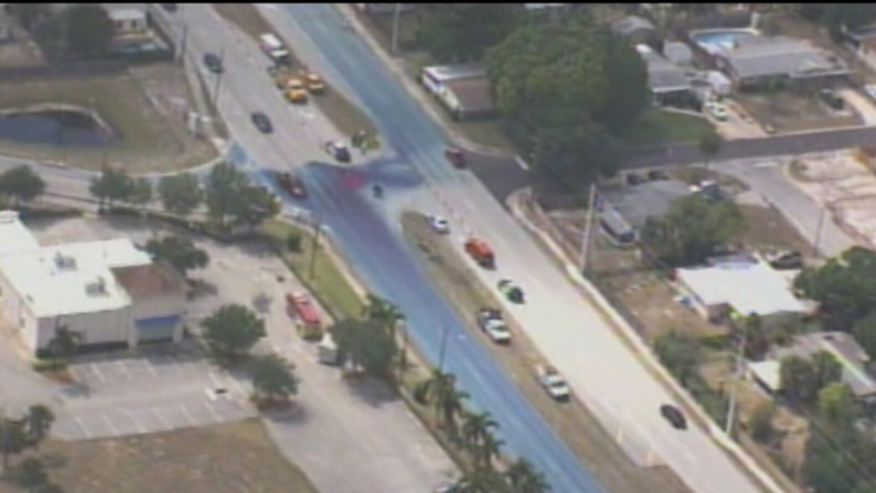 2 killed in rollover crash in Sanford